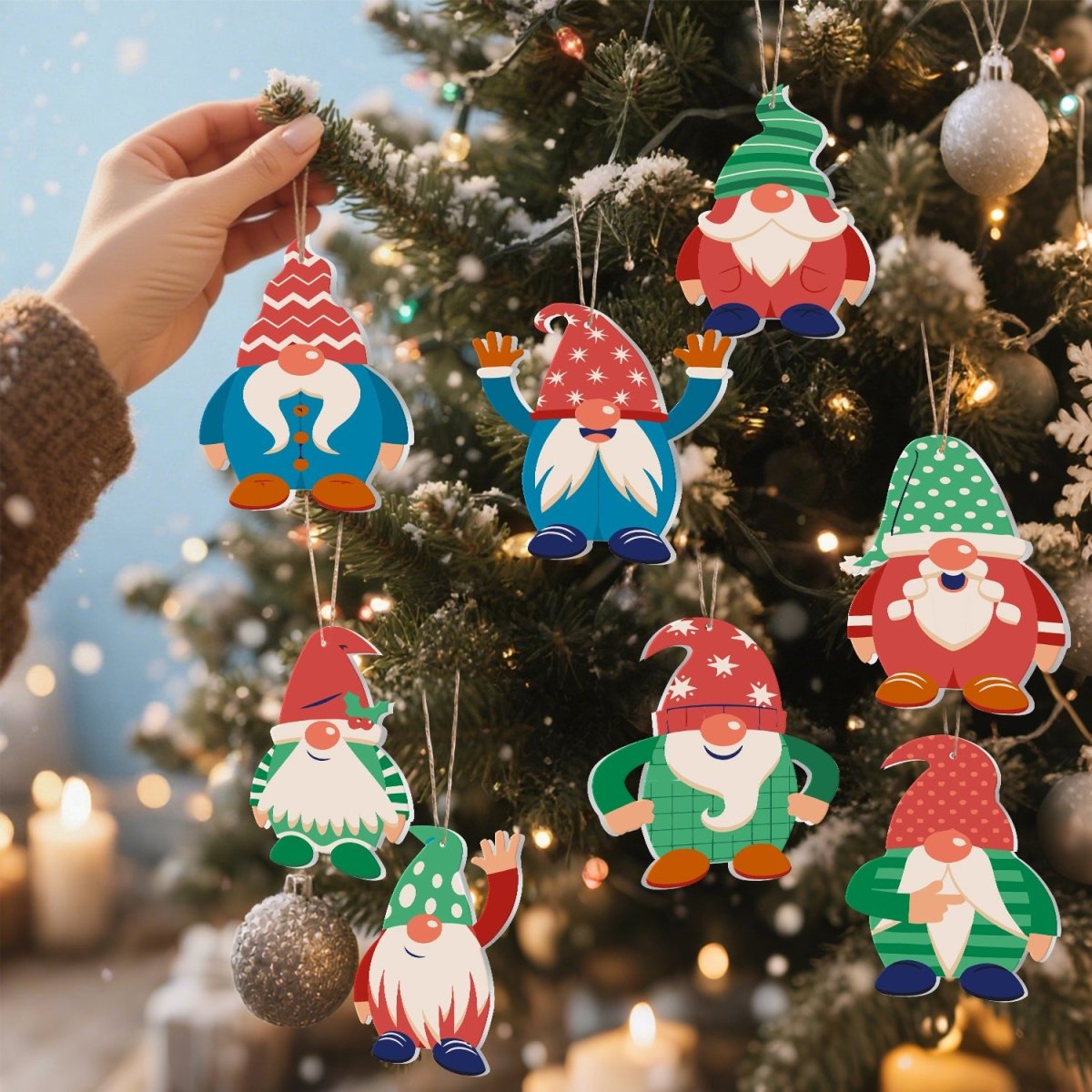 Voltooide ornamenten opgehangen als kerstdecoratie
