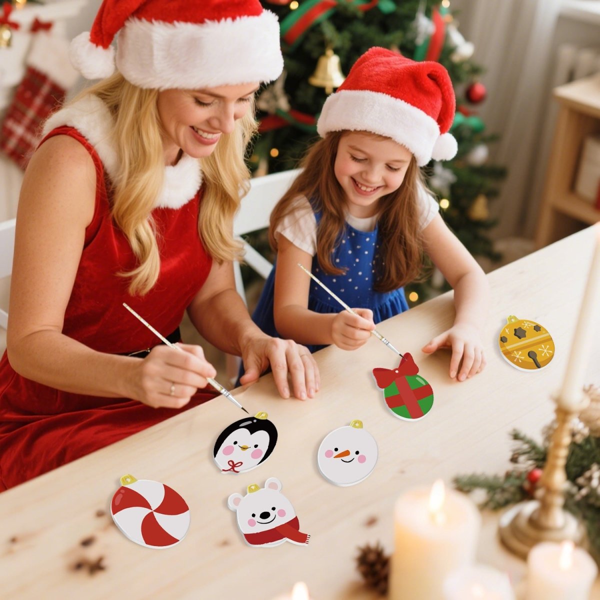Voltooide ornamenten opgehangen als kerstdecoratie