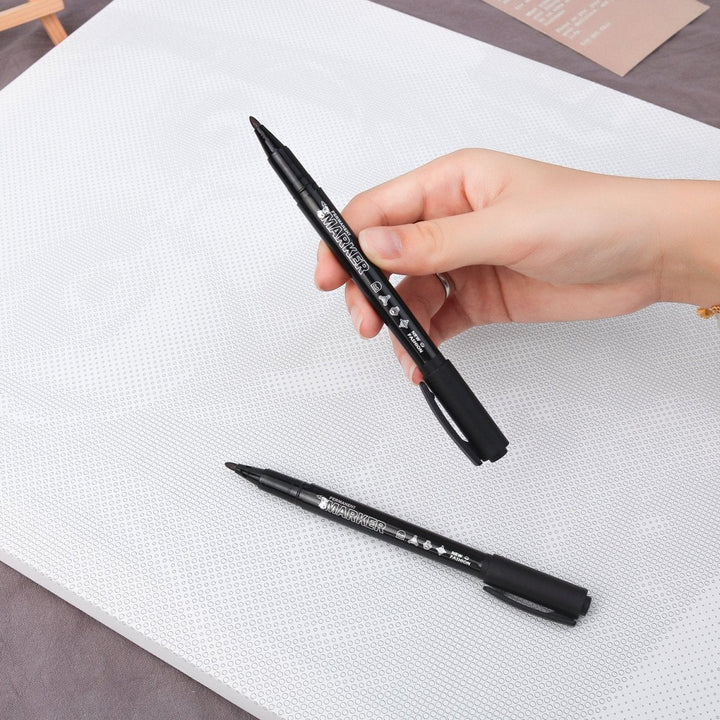 Dot PaintingHare in Meadow - isuvio