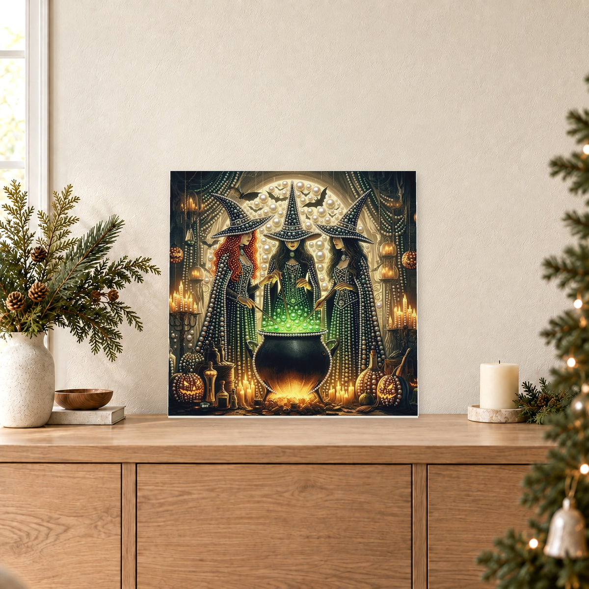 Drei Hexen um einen grün leuchtenden Kessel