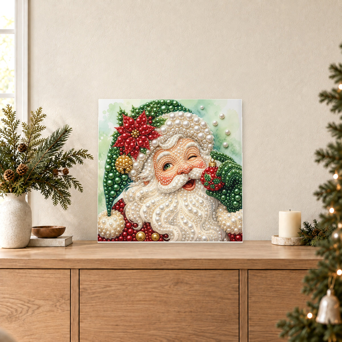 Père Noël au bonnet vert et au poinsettia rouge