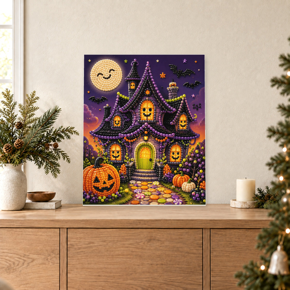 Casa encantada fantástica con ventanas de calabaza luminosas