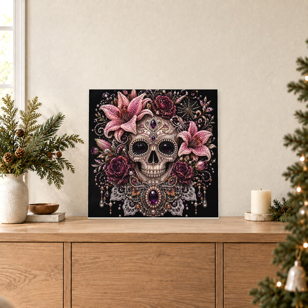 Calavera ornamentada con lirios rosas y motivos de joyas moradas