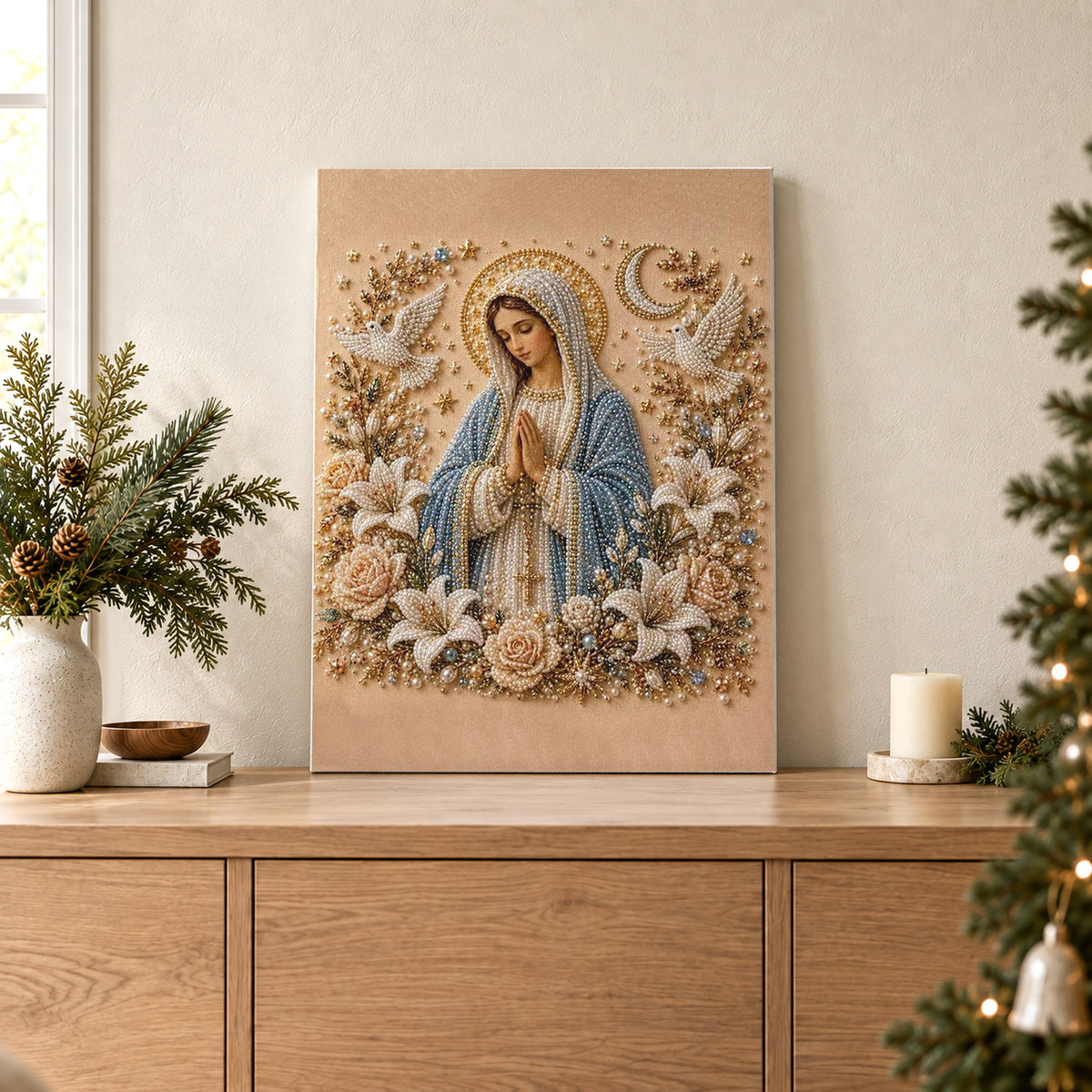 Betende Maria mit weißen Rosen und Tauben