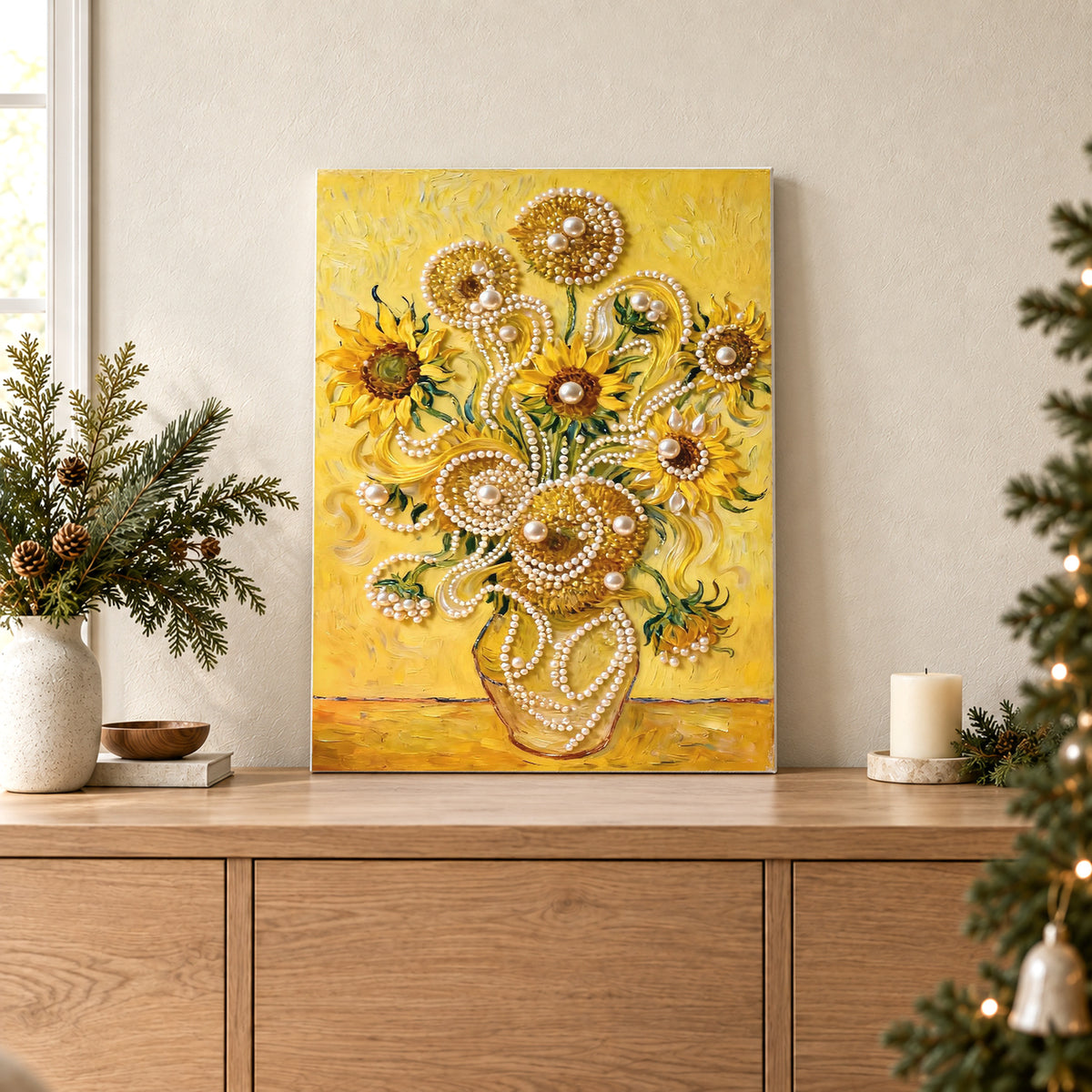Tournesols dorés dans un vase bordé de perles